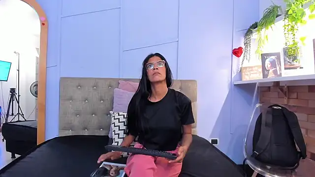 Snapshot of milavega_ chatting on March 31, 2026, 5:13 pm milavega online show from March 31, 2026, 5:13 pm