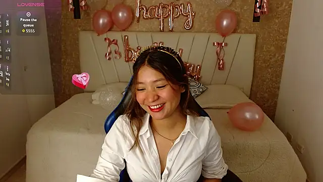 little annee online show from September 27, 2025, 1:54 am