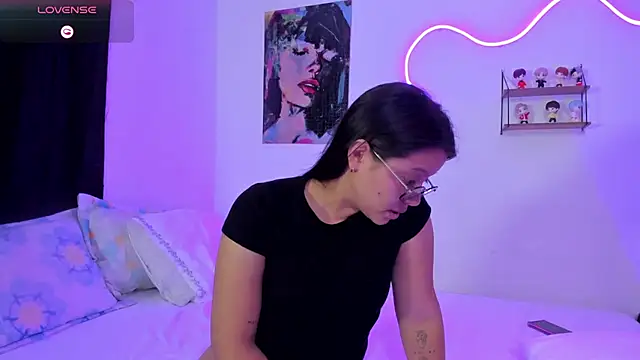 Dilan and Mia online show from November 21, 2025, 1:04 am