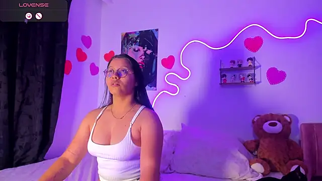 Dilan and Mia online show from April 8, 2026, 10:43 pm