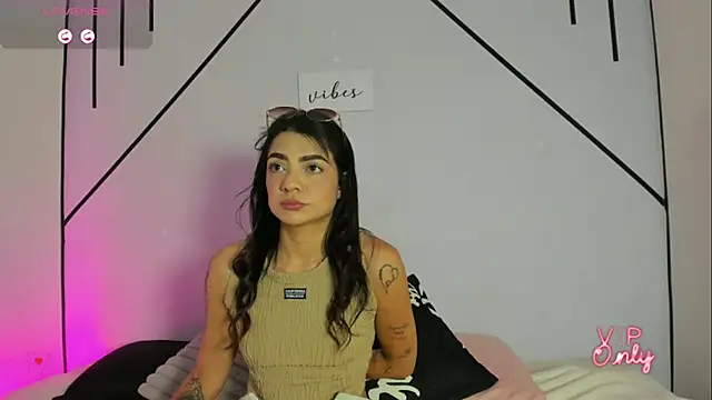 Snapshot of MiahCornell_ chatting on February 5, 2026, 8:13 pm MiahCornell online show from February 5, 2026, 8:13 pm