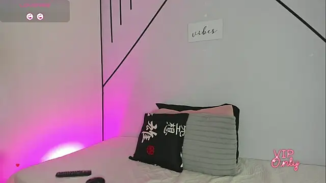 Snapshot of MiahCornell_ chatting on February 9, 2026, 7:40 pm MiahCornell online show from February 9, 2026, 7:40 pm