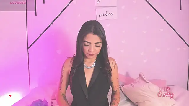 Snapshot of MiahCornell_ chatting on February 27, 2026, 8:42 pm MiahCornell online show from February 27, 2026, 8:42 pm