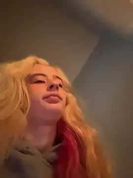 SeccySerena online show from April 10, 2026, 5:06 pm