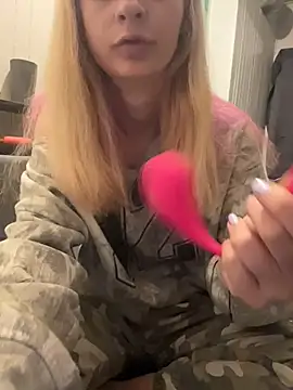 SeccySerena online show from June 26, 2026, 3:27 pm