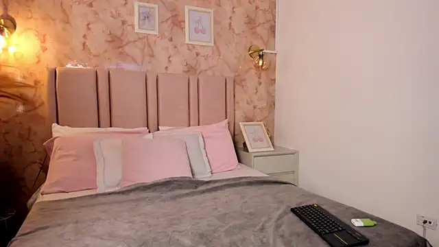 Widny Beaumont online show from November 13, 2025, 3:49 am