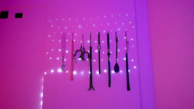 nina kink online show from April 9, 2026, 8:25 pm