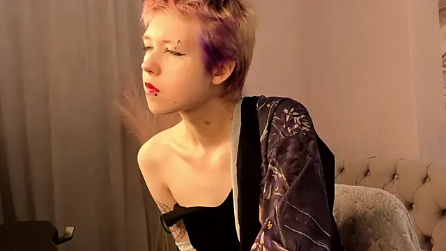 CarolineRichter online show from October 18, 2025, 3:20 am