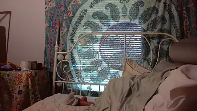 Snapshot of g0lden_are0las89 chatting on September 10, 2025, 11:27 pm g0lden are0las89 online show from September 10, 2025, 11:27 pm