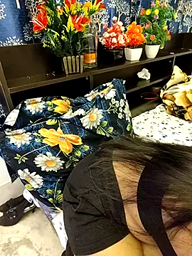 Snapshot of priya_26 chatting on December 18, 2025, 1:39 pm priya 26 online show from December 18, 2025, 1:39 pm