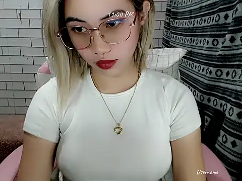 Rainea149 online show from November 12, 2025, 3:01 pm