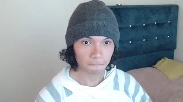 Snapshot of Xoxo_Smiles chatting on September 15, 2025, 8:31 pm Xoxo Smiles online show from September 15, 2025, 8:31 pm