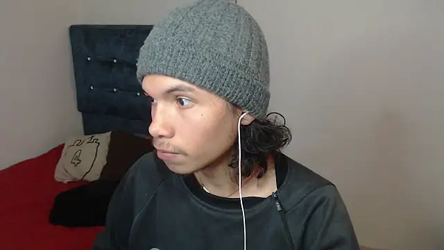 Snapshot of Xoxo_Smiles chatting on November 10, 2025, 5:56 pm Xoxo Smiles online show from November 10, 2025, 5:56 pm