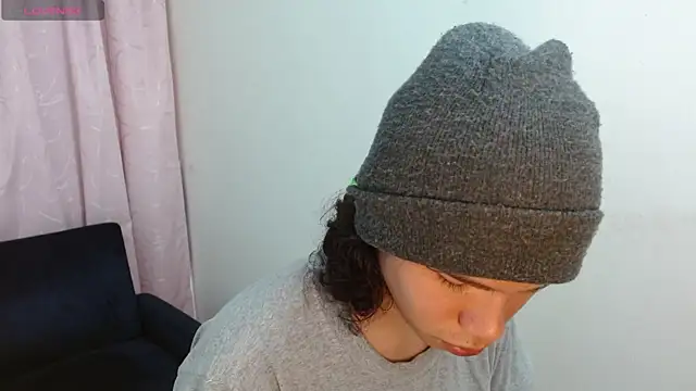 Snapshot of Xoxo_Smiles chatting on March 29, 2026, 9:42 am Xoxo Smiles online show from March 29, 2026, 9:42 am