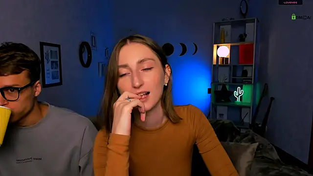 eva smiith  online show from September 9, 2025, 5:51 am