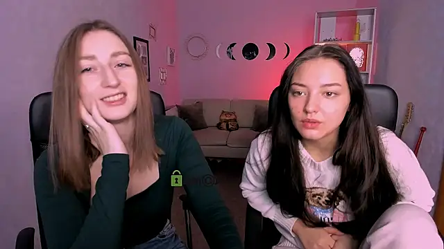 eva smiith  online show from December 18, 2025, 6:41 am