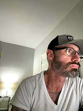 Snapshot of drew873 chatting on December 4, 2025, 8:45 am drew873 online show from December 4, 2025, 8:45 am