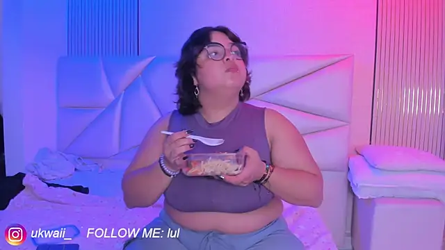 lulukawai16 online show from April 15, 2026, 7:21 pm