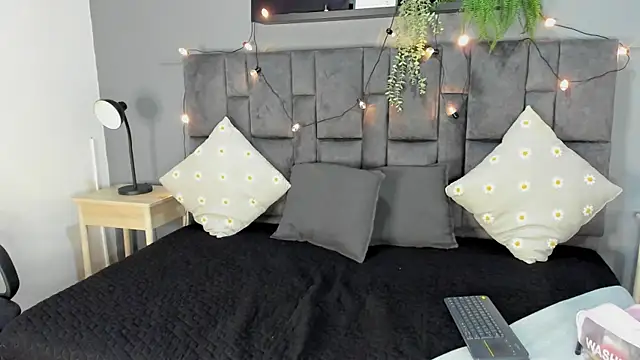 RiriiBrunette   online show from November 12, 2025, 11:43 am