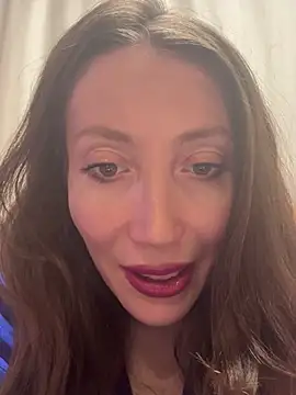 HellaryTourent online show from January 13, 2026, 4:01 pm