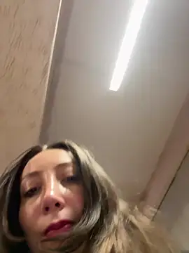 Snapshot of HellaryTourent chatting on February 17, 2026, 6:25 pm HellaryTourent online show from February 17, 2026, 6:25 pm