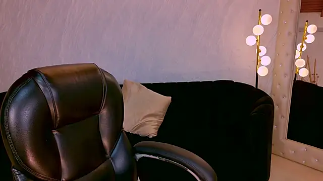 Snapshot of AgathaKondo_ chatting on July 13, 2026, 10:01 pm AgathaKondo online show from July 13, 2026, 10:01 pm