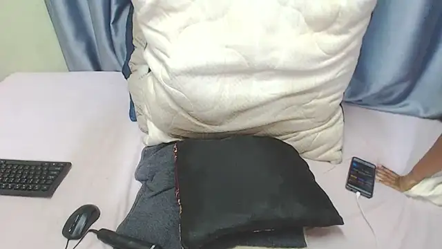 HornyEbony4u online show from December 18, 2025, 2:01 pm