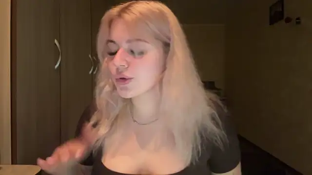 Snapshot of sunshinyflash chatting on November 19, 2025, 5:13 pm sunshinyflash online show from November 19, 2025, 5:13 pm