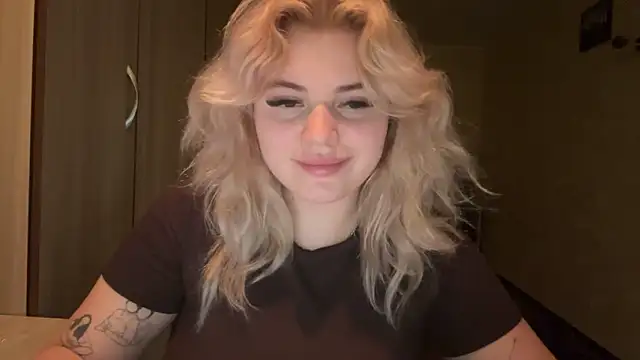 Snapshot of sunshinyflash chatting on November 20, 2025, 2:39 pm sunshinyflash online show from November 20, 2025, 2:39 pm