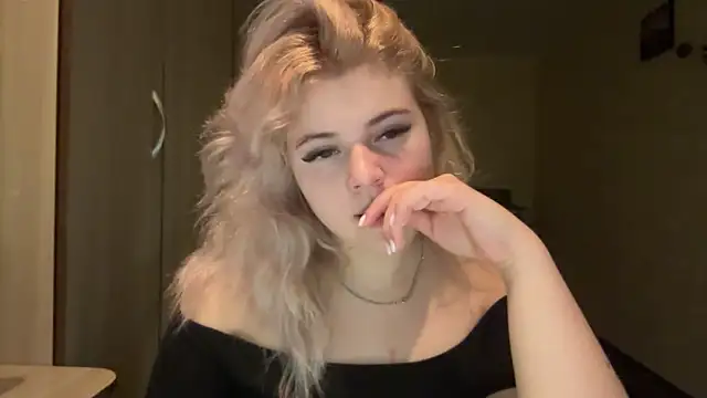 Snapshot of sunshinyflash chatting on November 21, 2025, 5:55 pm sunshinyflash online show from November 21, 2025, 5:55 pm