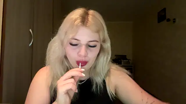 Snapshot of sunshinyflash chatting on December 4, 2025, 7:00 pm sunshinyflash online show from December 4, 2025, 7:00 pm