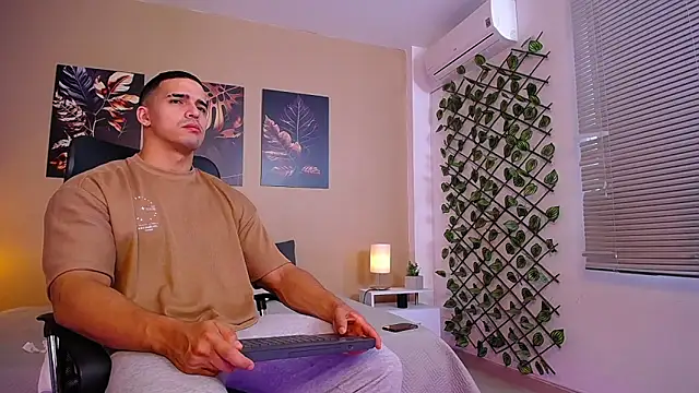 ChristopherBlack  online show from February 16, 2026, 1:18 pm