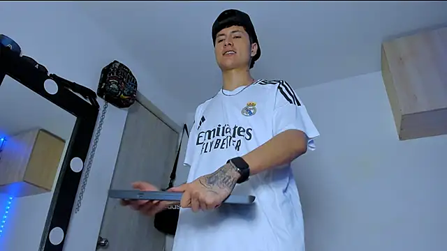 Mateo Escobar online show from September 11, 2025, 4:56 am