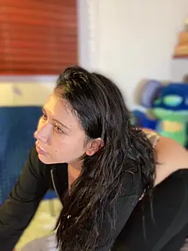 snow doll online show from October 28, 2025, 11:07 pm