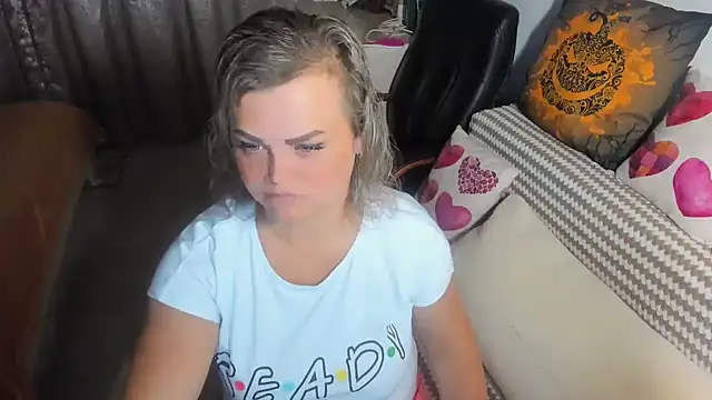 MildMature online show from September 18, 2025, 9:17 pm