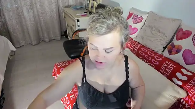 Snapshot of MildMature chatting on February 28, 2026, 8:43 pm MildMature online show from February 28, 2026, 8:43 pm