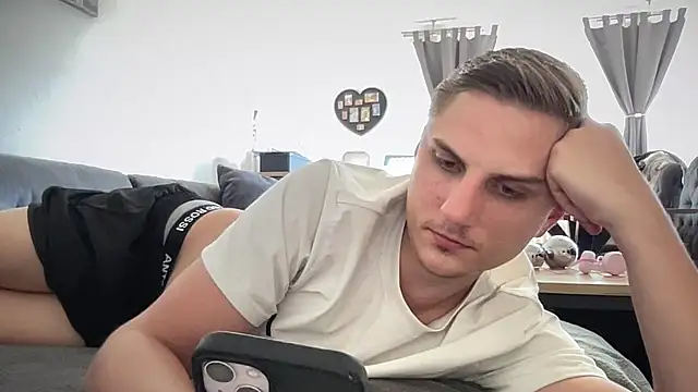 Sweetbooy90 online show from May 22, 2026, 1:06 pm