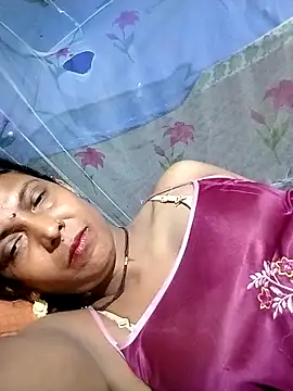 Snapshot of Savita992 chatting on May 5, 2026, 9:23 pm Savita992 online show from May 5, 2026, 9:23 pm