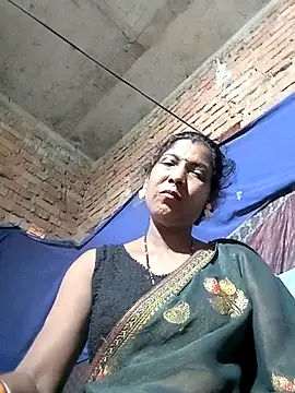 Snapshot of Savita992 chatting on May 6, 2026, 10:31 am Savita992 online show from May 6, 2026, 10:31 am