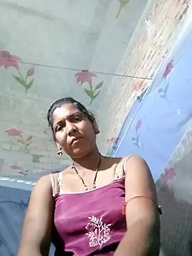 Snapshot of Savita992 chatting on May 27, 2026, 7:33 pm Savita992 online show from May 27, 2026, 7:33 pm