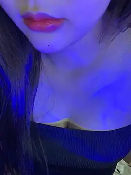 Linhtruong  online show from April 12, 2026, 12:10 pm