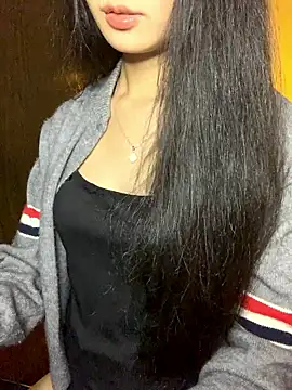 Nhinhi18 online show from November 13, 2025, 4:06 pm