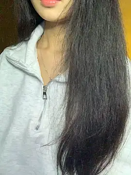 Nhinhi18 online show from February 11, 2026, 5:29 pm