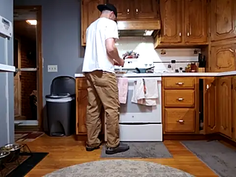 Snapshot of sloppytopkins chatting on February 21, 2026, 12:11 am sloppytopkins online show from February 21, 2026, 12:11 am