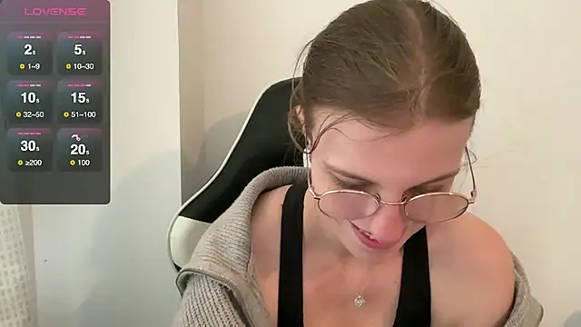 BustyKellyXXX online show from November 6, 2025, 11:00 am