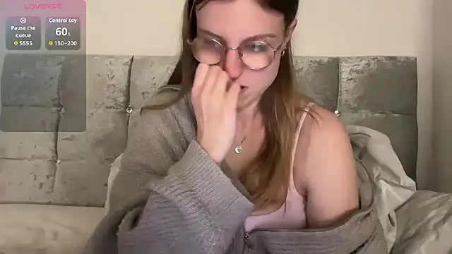 BustyKellyXXX online show from April 9, 2026, 7:30 pm