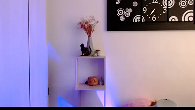 Camila-ventura online show from February 11, 2026, 7:52 pm