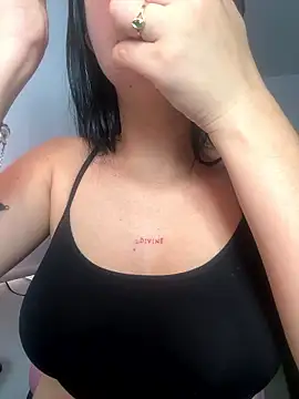 lucy grey25 online show from January 18, 2026, 3:38 pm