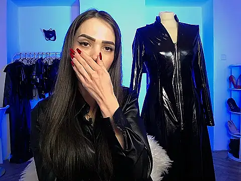 Snapshot of AlienaMoore chatting on February 21, 2026, 11:50 pm AlienaMoore online show from February 21, 2026, 11:50 pm