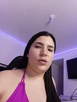 Snapshot of demi_chan chatting on April 15, 2026, 9:16 am demi chan online show from April 15, 2026, 9:16 am